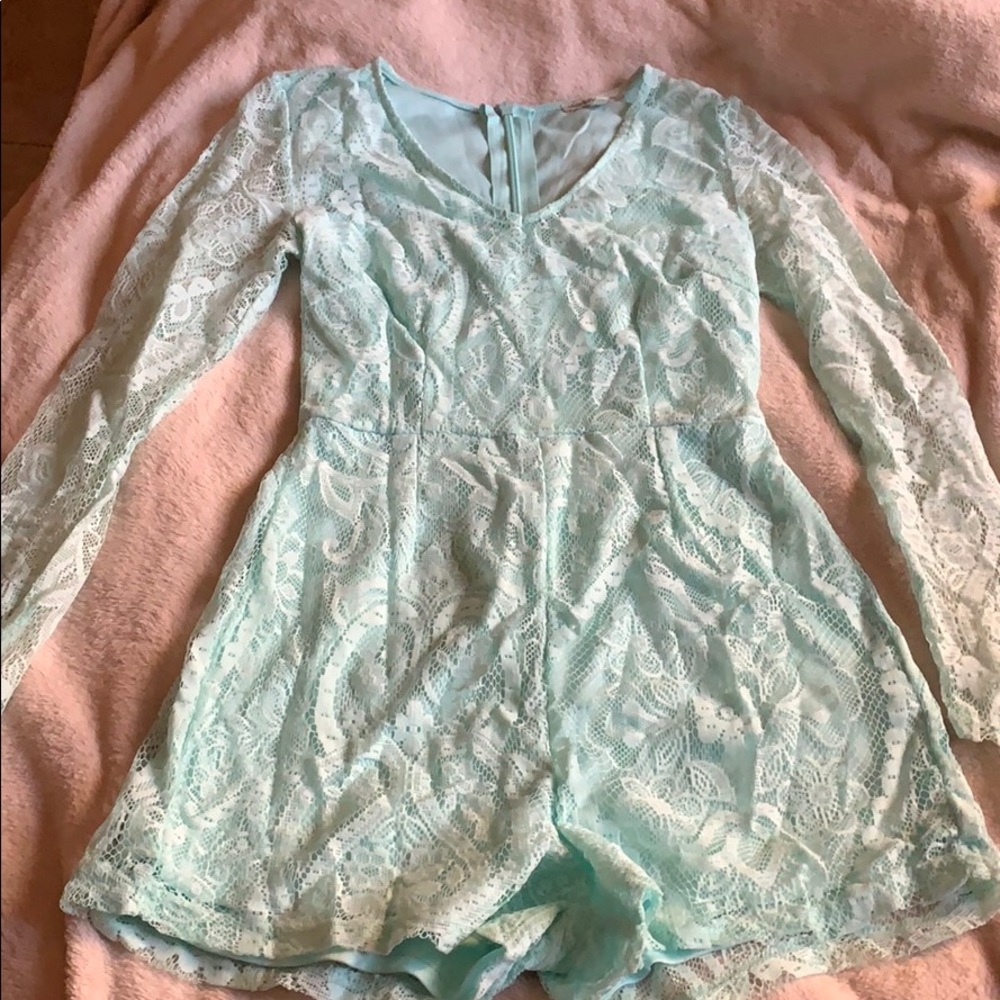 ✨3/$15 or 4/$20✨ Charlotte Russe blue lace romper